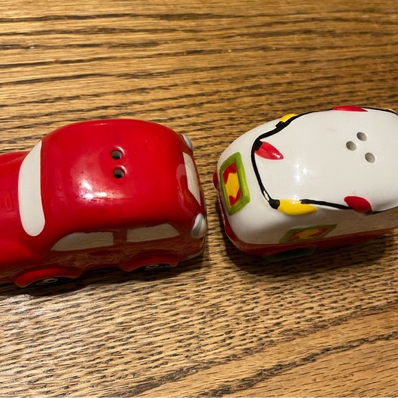 Christmas Car and Trailer Salt and Pepper Shakers - Picture 3 of 8